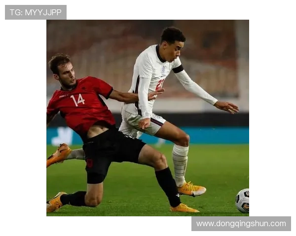 诺伊尔周二回归训练 凯恩穆西亚拉专注健身